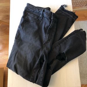 Abercrombie black distressed high rise ankle jean